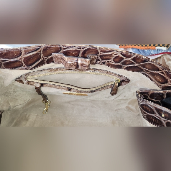 Brahmin Elegant Brown Crocodile-Embossed Women's Bag - Picture 5 of 6